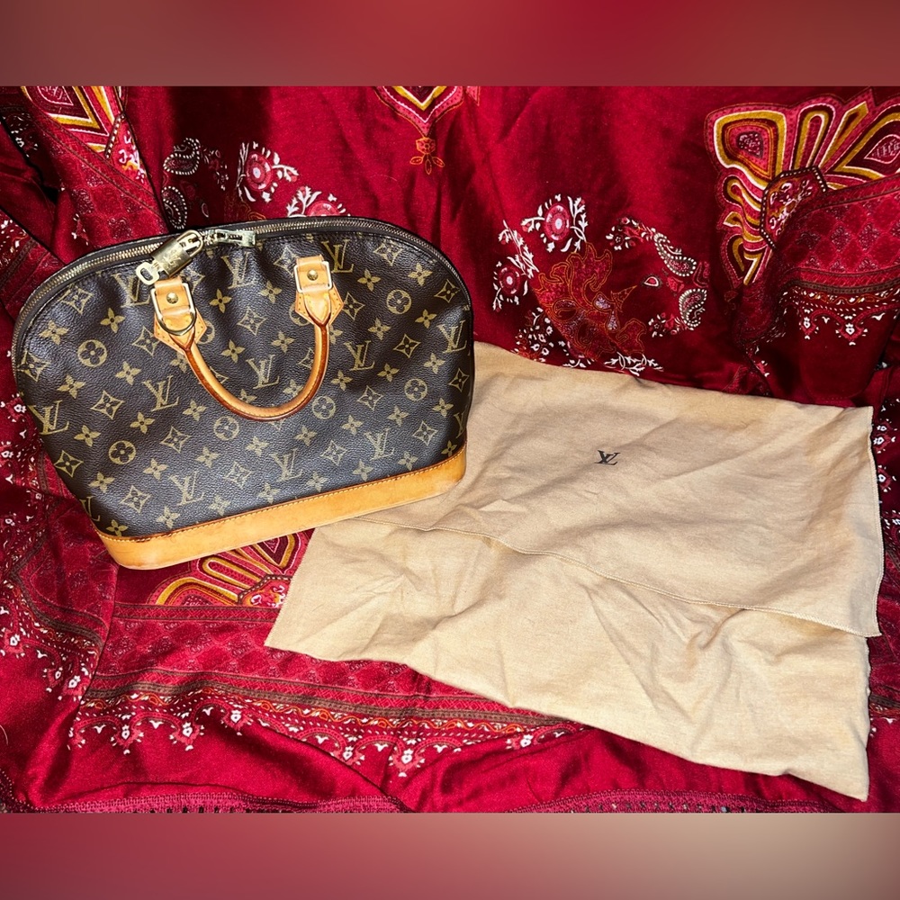 Alma PM, reposh. VI0957 serial previously authenticated by Poshmark.